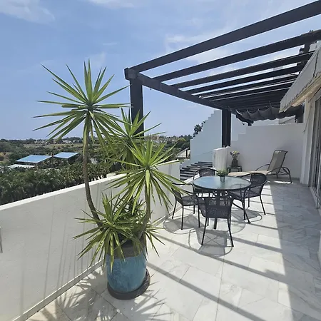 Apartmán Jacaranda Gardens By Lica Homes *